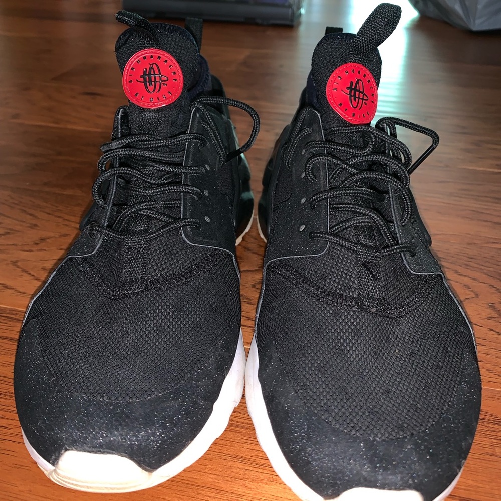 Black NIKE air huraches